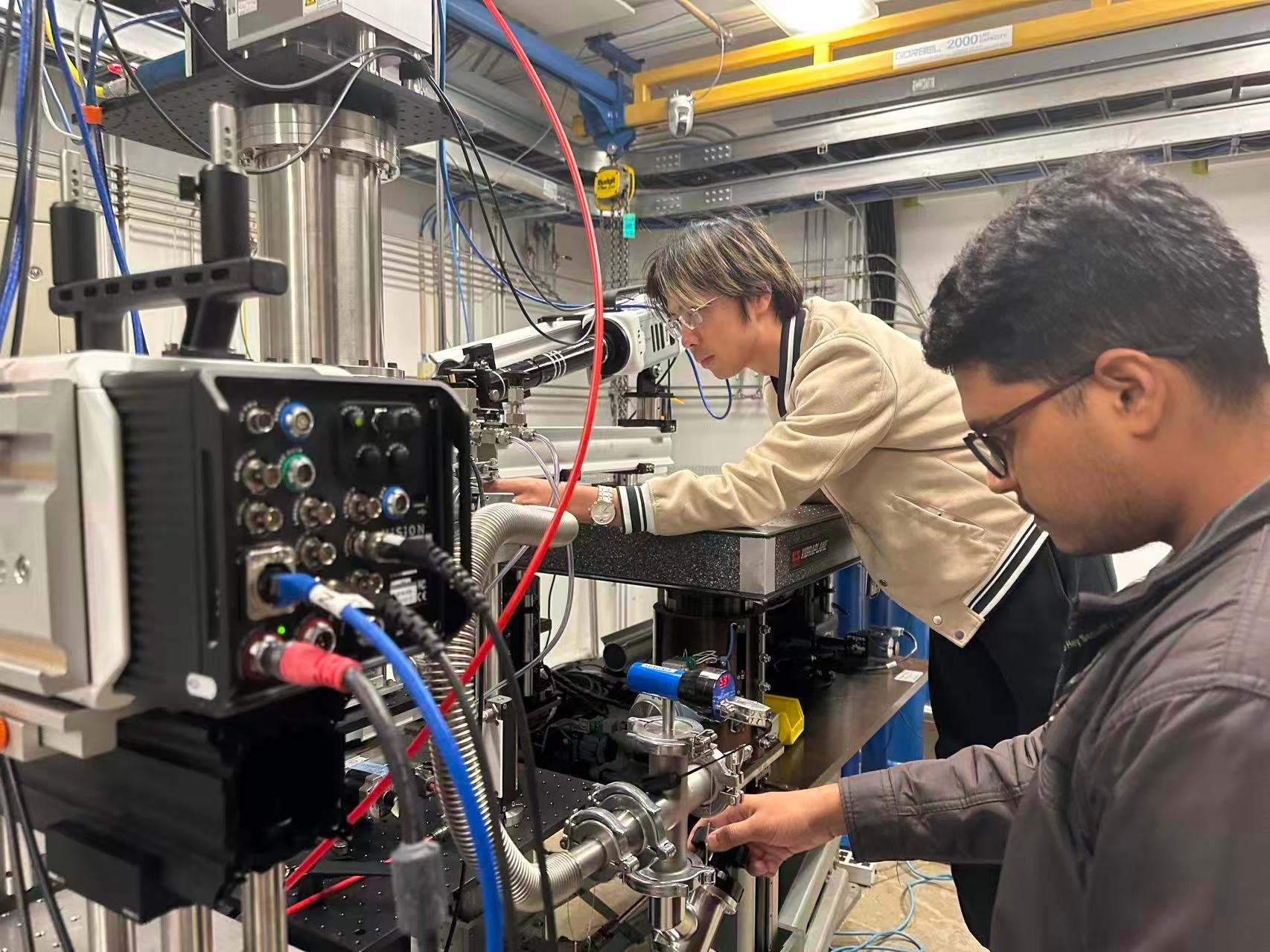 Meso-AM group members working at the synchrotron beamline